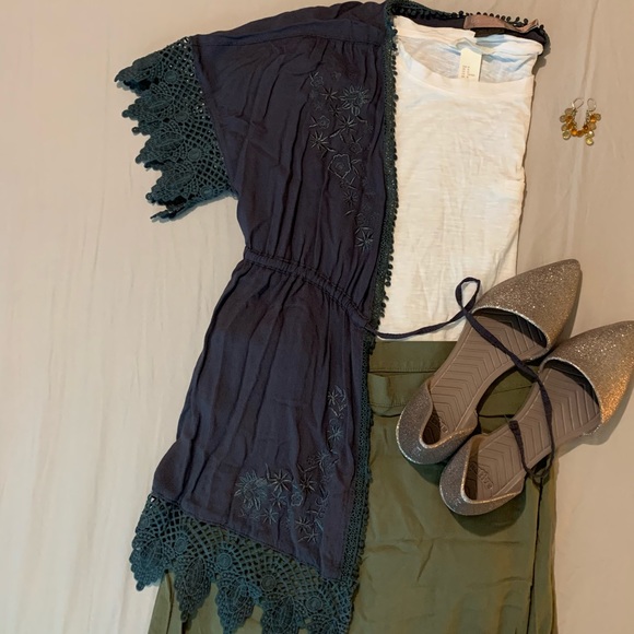 ✨3 for $25✨ Urban Mango kimono style top - Picture 6 of 6